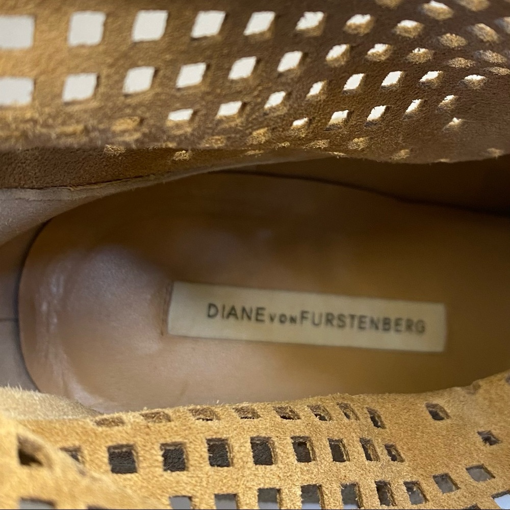 Diane Von Furstenberg Jaen Perforated Almond Toe Bootie in Sand Size 10 NWT - Picture 11 of 12